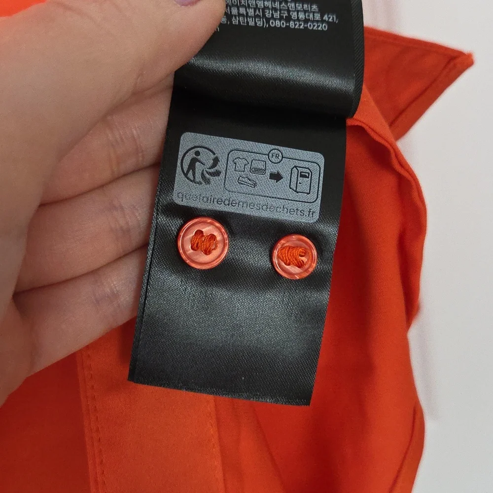 NWT H&M V-Neck Button-Up Blouse, Orange, Size L - Picture 13 of 15